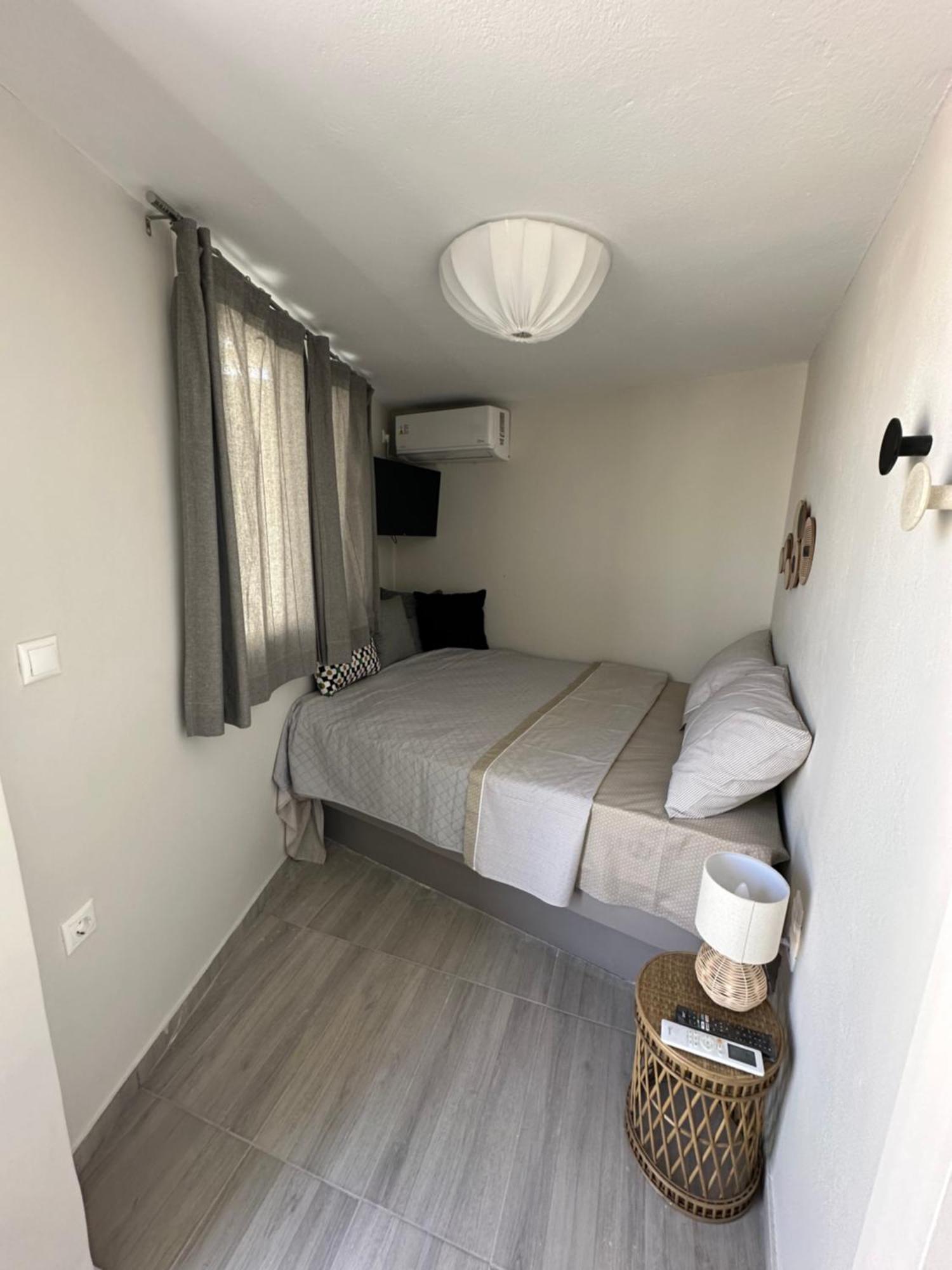 Apartment House In Plaka Athens